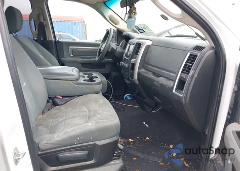 2017 Ram 1500 Slt 4X2 6'4 Box z USA, uszkodzony, nr VIN 1C6RR6GT6HS523711